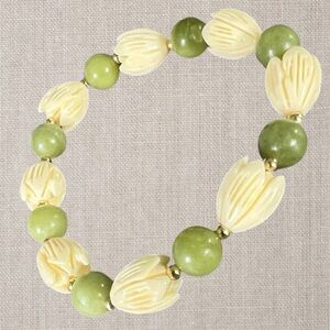 Gorgeous Chinese All Natural Jade & Pikake bracelet w/ gold filled spacers